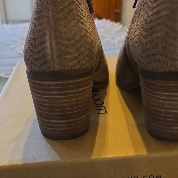 Lucky Brand- Women's Ponic Oil Suede Ankle Booties in Cinder Zip Size,  Size 8M - Picture 4 of 7